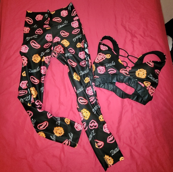 Zumba Fitness Tops - Zumba Outfit Top and Leggings Black with Kisses, Zumba letters M